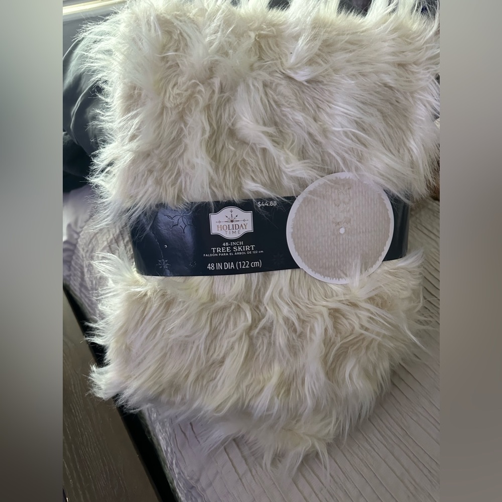 Tree skirt faux fur NWT